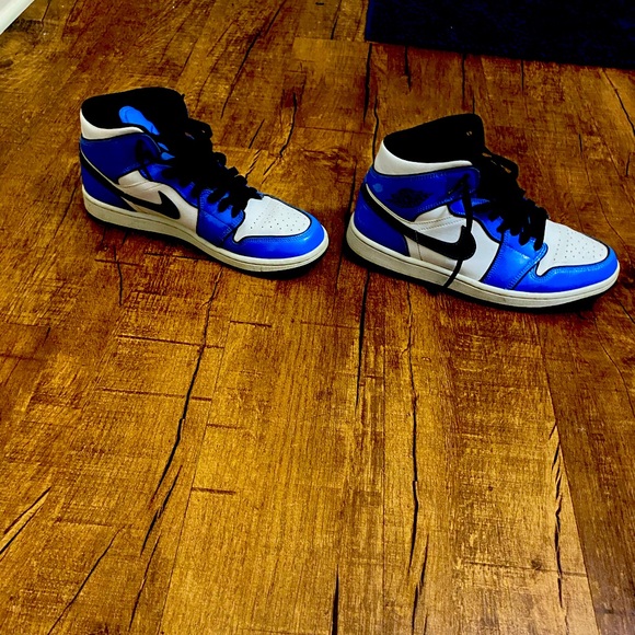 I am selling Jordan’s high top size 8.5 they are blue black and white